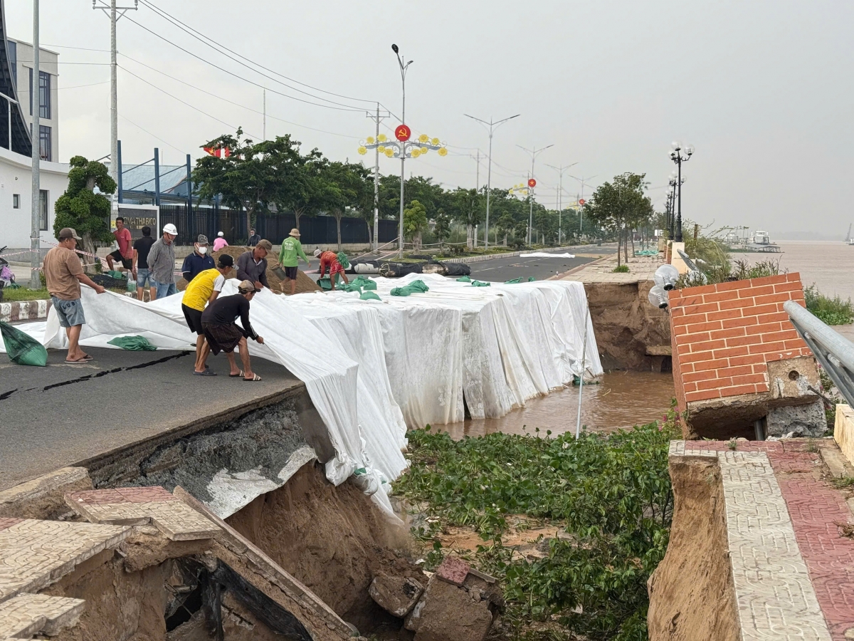 Công bố tình huống khẩn cấp sạt lở khu vực kè xã Thường Phước, Đồng Tháp